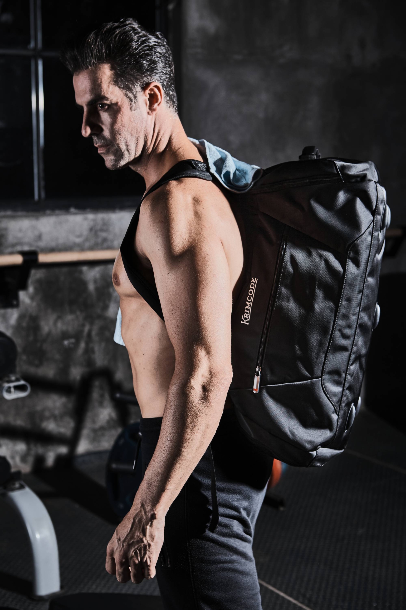 BARRY'S BLACK ESSENTIAL GYM BAG 2.0 – Barry's Shop